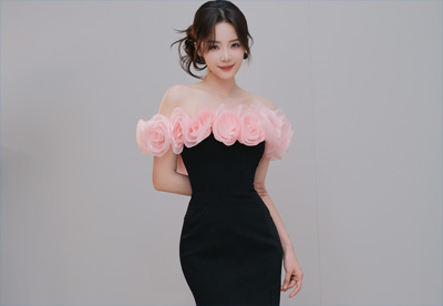 余霜曬美照：黑色玫瑰一字肩禮服就是一穿一個(gè)不吱聲！量身定做嗎