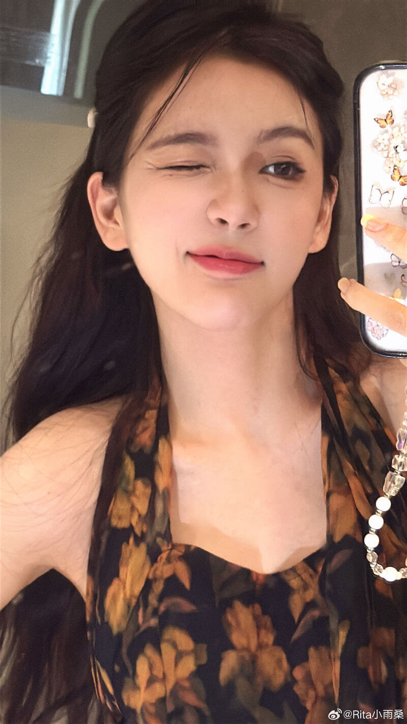 LPL女解說(shuō)Rita曬照：今天不是門鎖拍的 ！