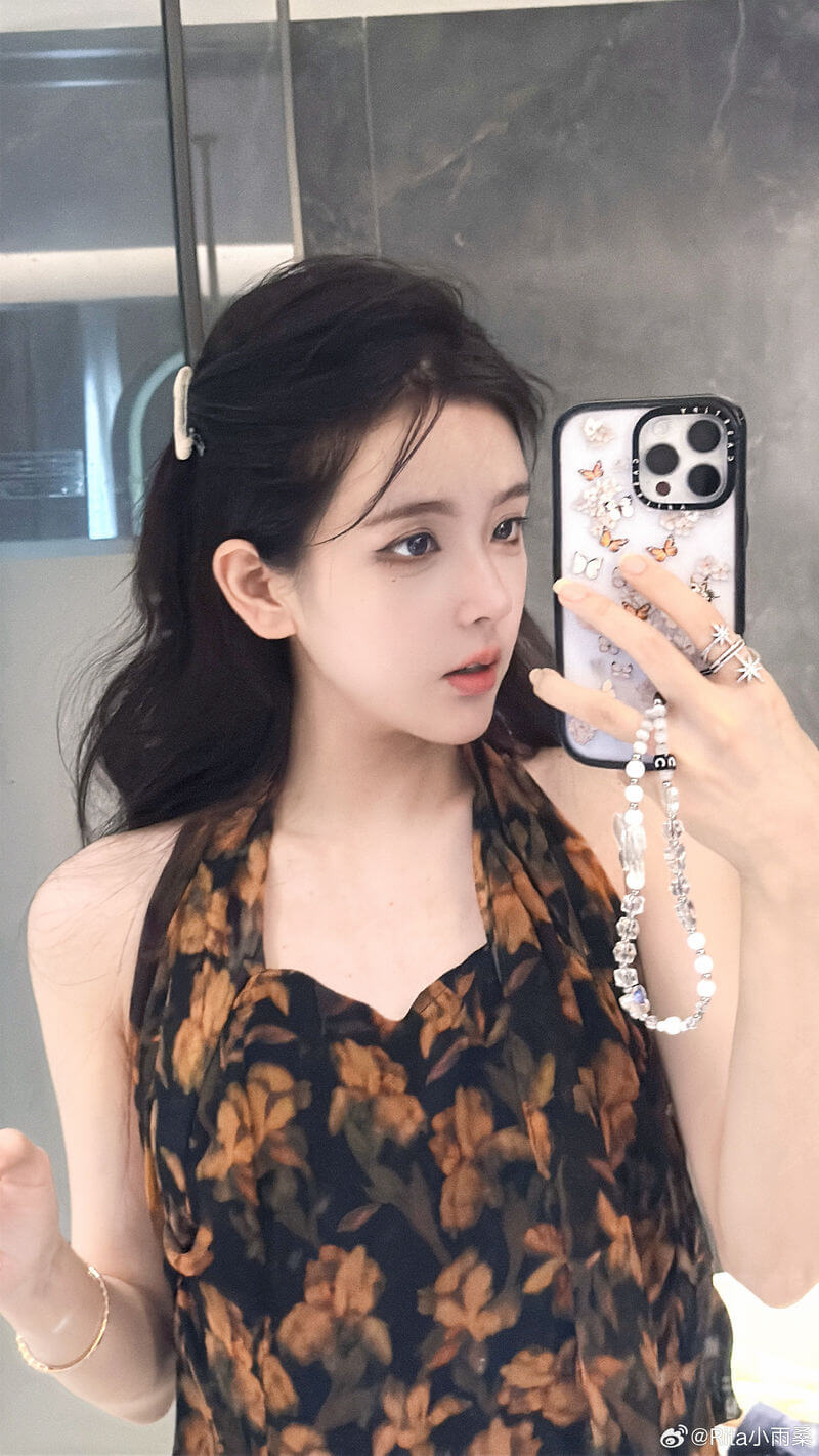 LPL女解說(shuō)Rita曬照：今天不是門鎖拍的 ！