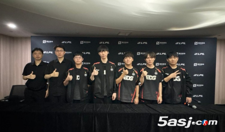 EDG 10-0橫掃LNG！全員KDA霸榜 教練組揭秘全勝秘訣 | 