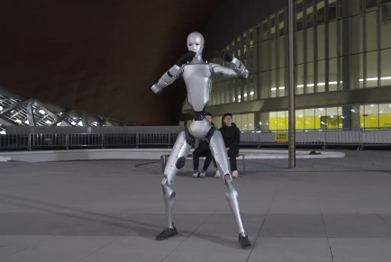宇樹科技Unitree H2仿生人形機器人亮相，180cm擬人設(shè)計革新服務(wù)機器人領(lǐng)域