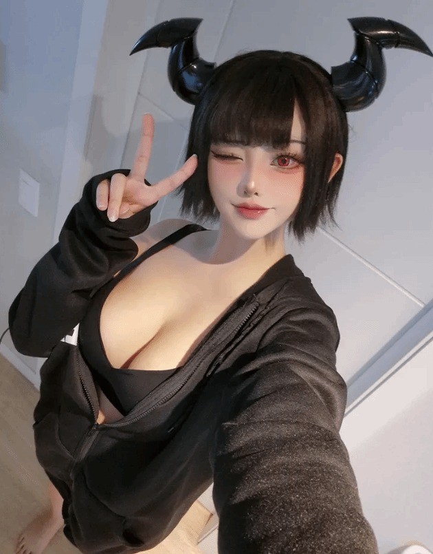 韓國知名Coser Yasal分享最新Cos美圖：《妮姬》小紅帽，《英雄聯(lián)盟》女槍，刃影姐姐