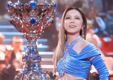 獨家幕后！鄧紫棋含淚坦言S15全球總決賽壓力爆表：突然成了全場唯一中國人