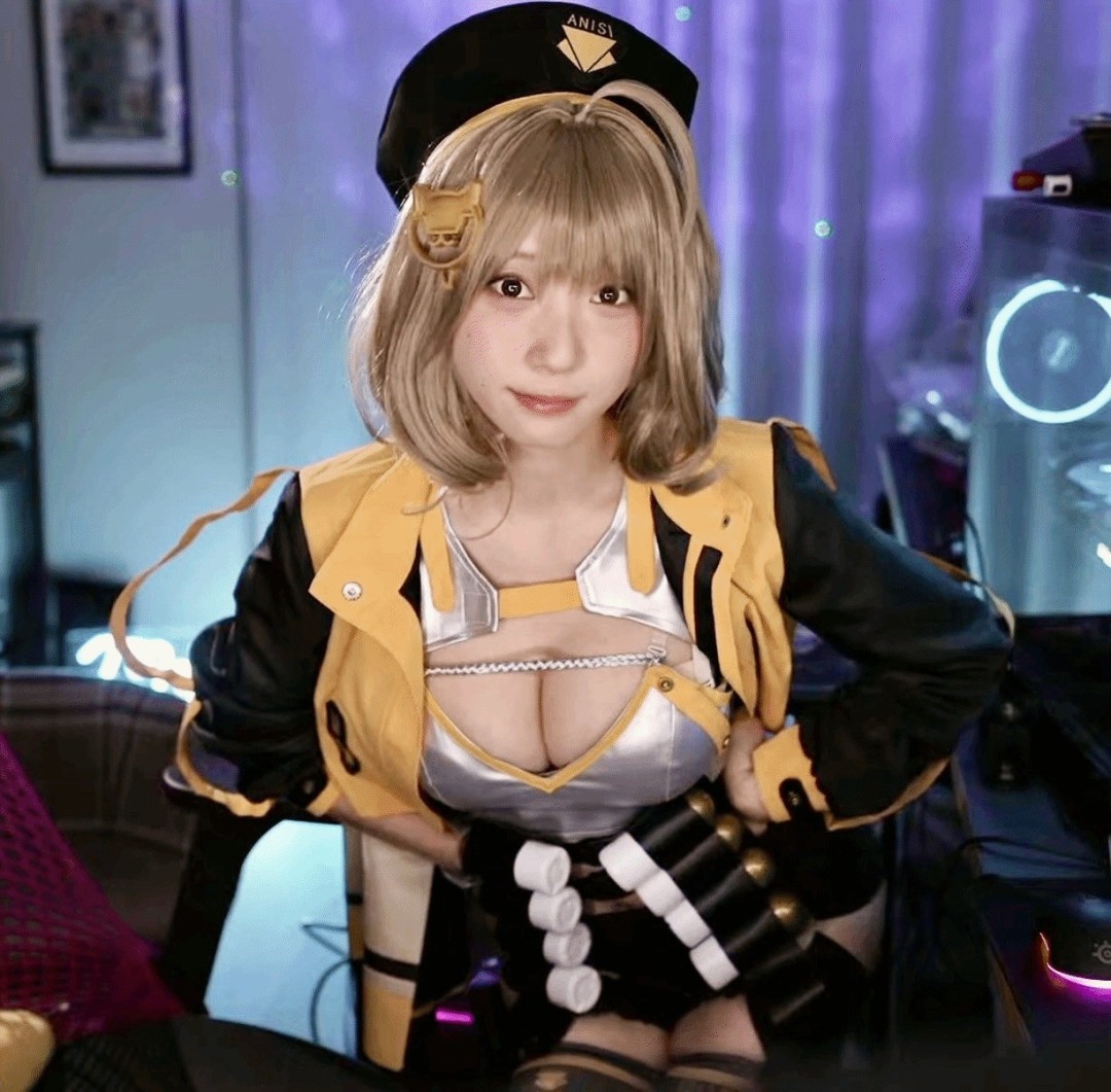 日本寫(xiě)真明星伊織萌分享最新《妮姬》阿妮斯Cos美圖，超大杯純欲天花板