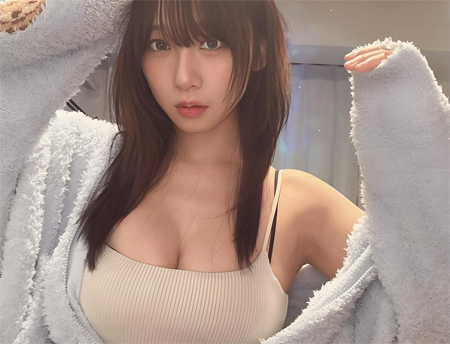 日本寫真明星伊織萌分享最新《妮姬》阿妮斯Cos美圖，超大杯純欲天花板