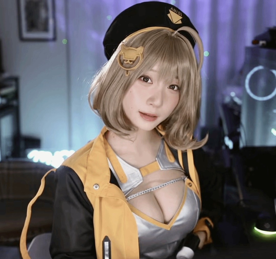 日本寫(xiě)真明星伊織萌分享最新《妮姬》阿妮斯Cos美圖，超大杯純欲天花板