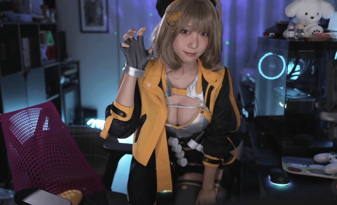 日本寫(xiě)真明星伊織萌分享最新《妮姬》阿妮斯Cos美圖，超大杯純欲天花板