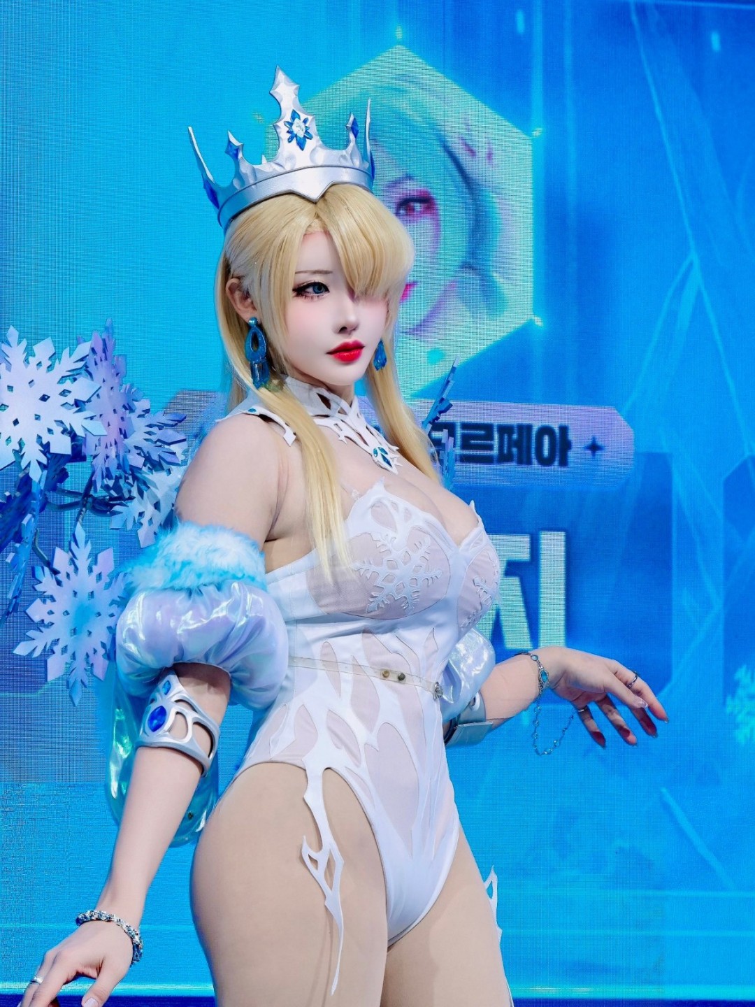 韓援Coser Yasal分享Cos《棕色塵埃2》冰雪女王最新美圖