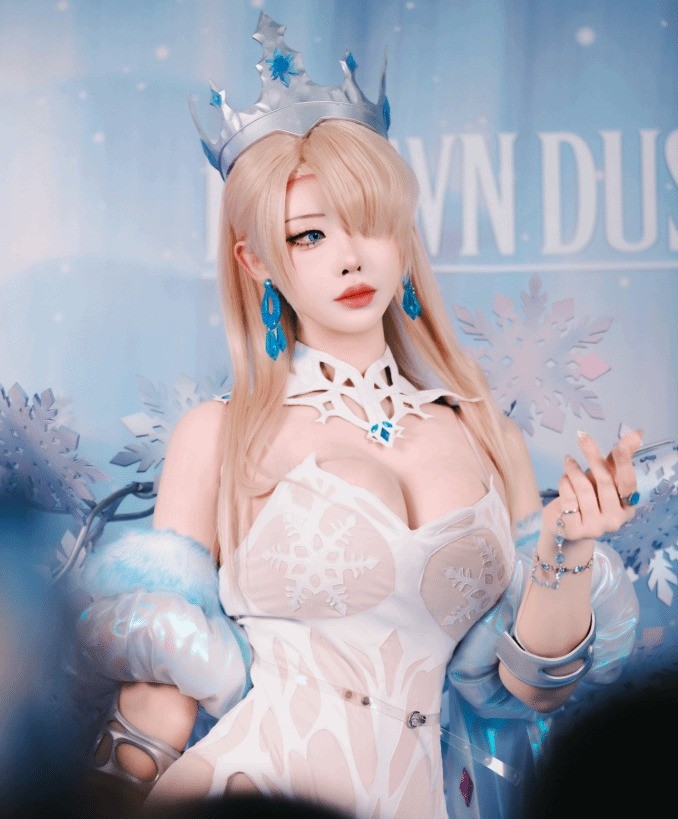 韓援Coser Yasal分享Cos《棕色塵埃2》冰雪女王最新美圖