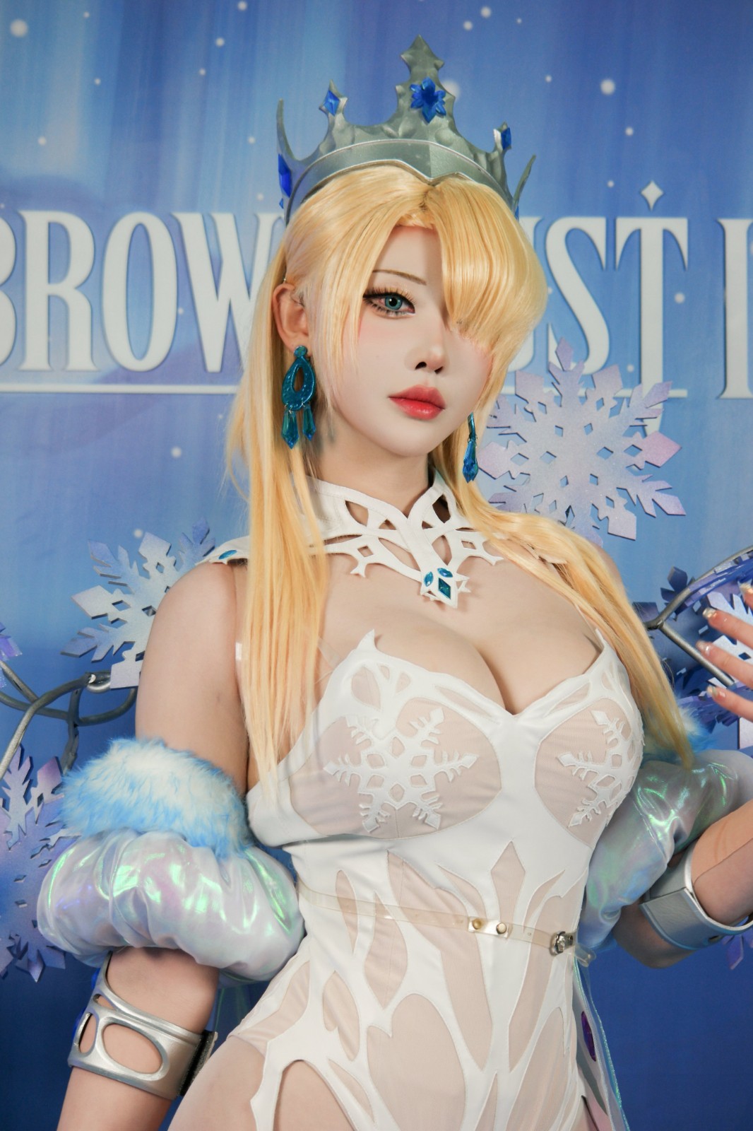 韓援Coser Yasal分享Cos《棕色塵埃2》冰雪女王最新美圖