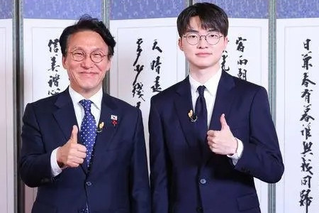 T1傳奇中單選手Faker接受了韓國(guó)總理的訪談；希望游戲能給更多人帶來(lái)靈感、好影響，激勵(lì)更多人