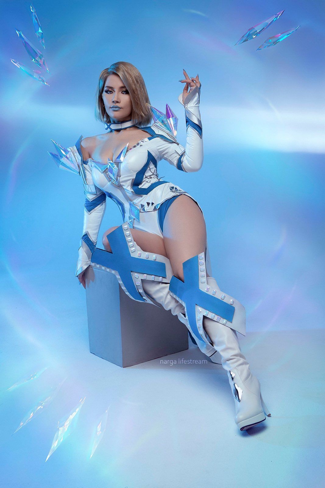 國外美女Narga：Cos《漫威爭鋒》白皇后，福利滿滿