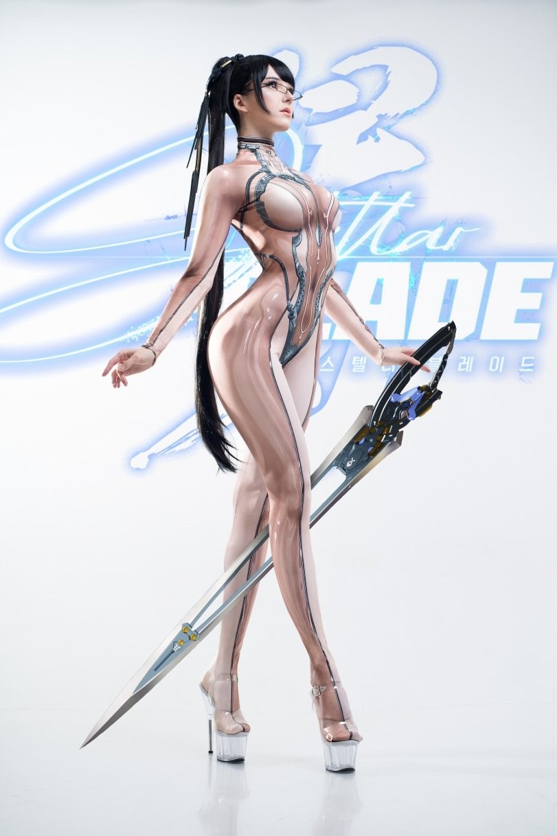 拉脫維亞知名coser兼模特Cos韓國(guó)動(dòng)作游戲《星刃》女主角伊芙