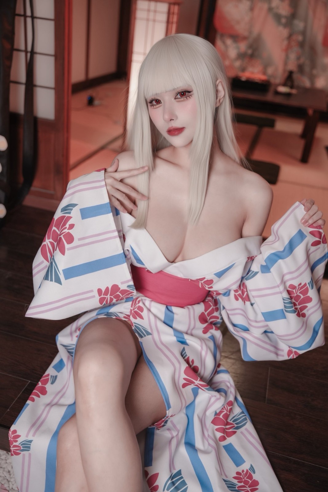 知名Coser小空Cos《棕色塵埃2》溫泉?jiǎng)筒既R德