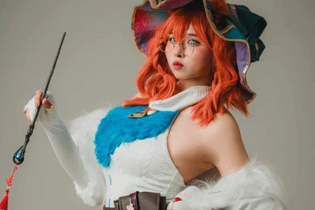 韓國(guó)知名美女Coser演繹《英雄聯(lián)盟》阿蘿拉，可愛(ài)與性感之間的獨(dú)特魅