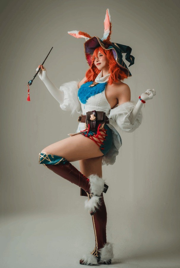 韓國知名美女Coser演繹《英雄聯(lián)盟》阿蘿拉，可愛與性感之間的獨特魅