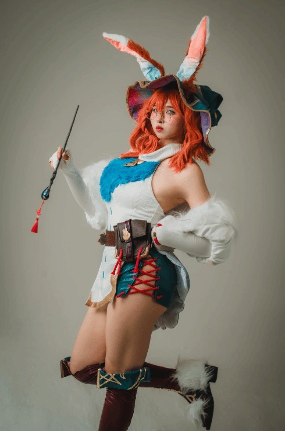 韓國知名美女Coser演繹《英雄聯(lián)盟》阿蘿拉，可愛與性感之間的獨特魅