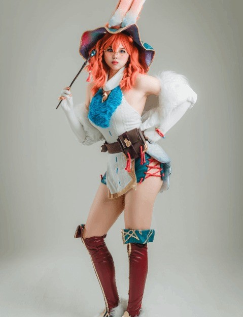 韓國知名美女Coser演繹《英雄聯(lián)盟》阿蘿拉，可愛與性感之間的獨特魅