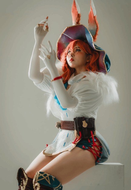 韓國知名美女Coser演繹《英雄聯(lián)盟》阿蘿拉，可愛與性感之間的獨特魅